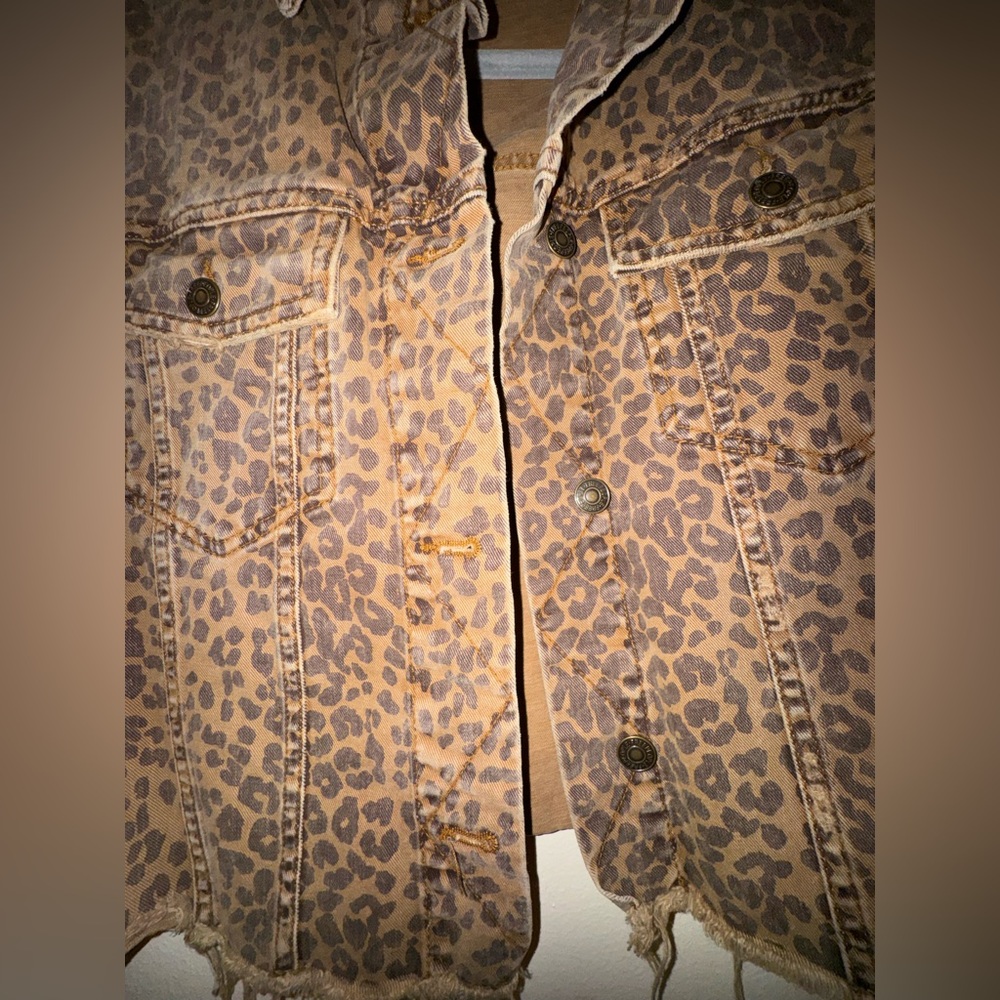 Free People distressed Leopard Print Jean Jacket - Picture 4 of 6